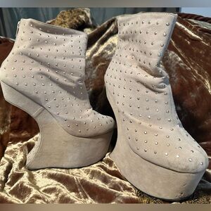 Nude studded heel-less platforms